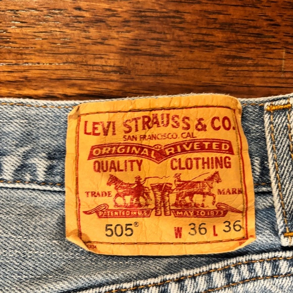 Levi's 505 Regular fit 36X36 in Medium Stonewash - Picture 3 of 3